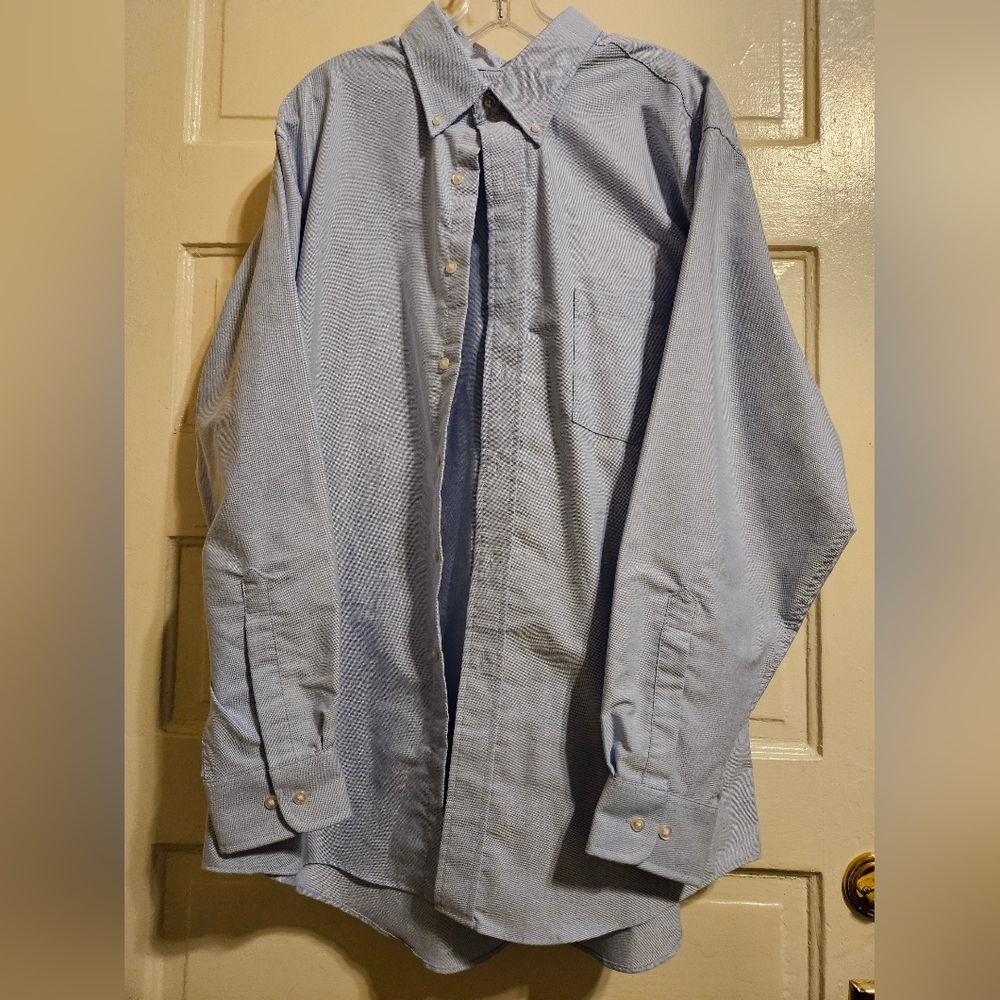 Van Heusen Mens Large Longsleeve Button Up Shirt Light Blue